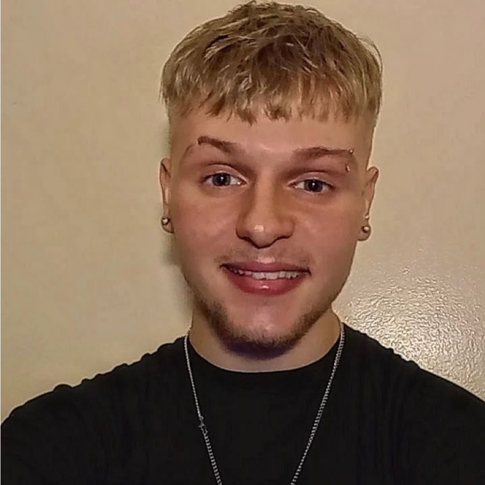 Hey I’m isaac. Add my mom she’s an ambassador 2. @Dani198085